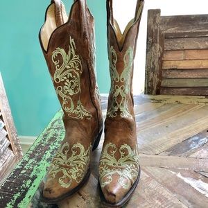 Women’s corral boots size 10